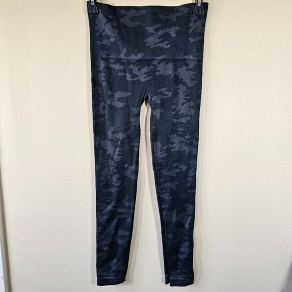 Spanx Look At Me Now Leggings Medium Camo Smoothing Seamless Shaping Seamless - Picture 4 of 9